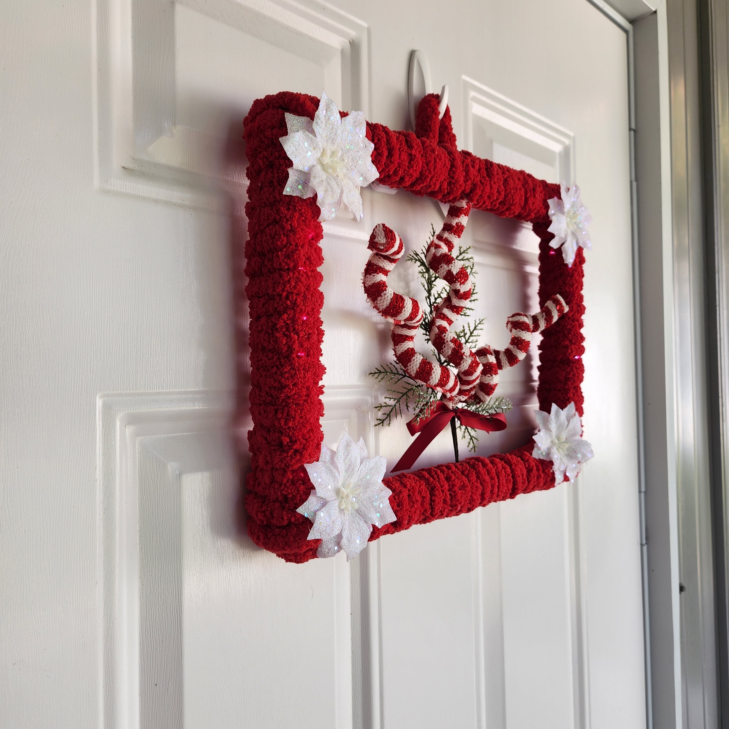 White poinsettia and chunky yarn corner detail