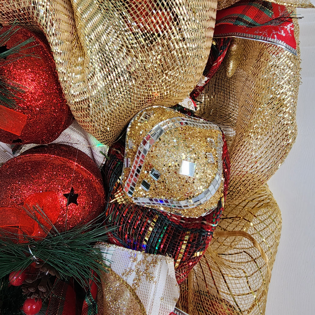Red and gold ornament cluster detail