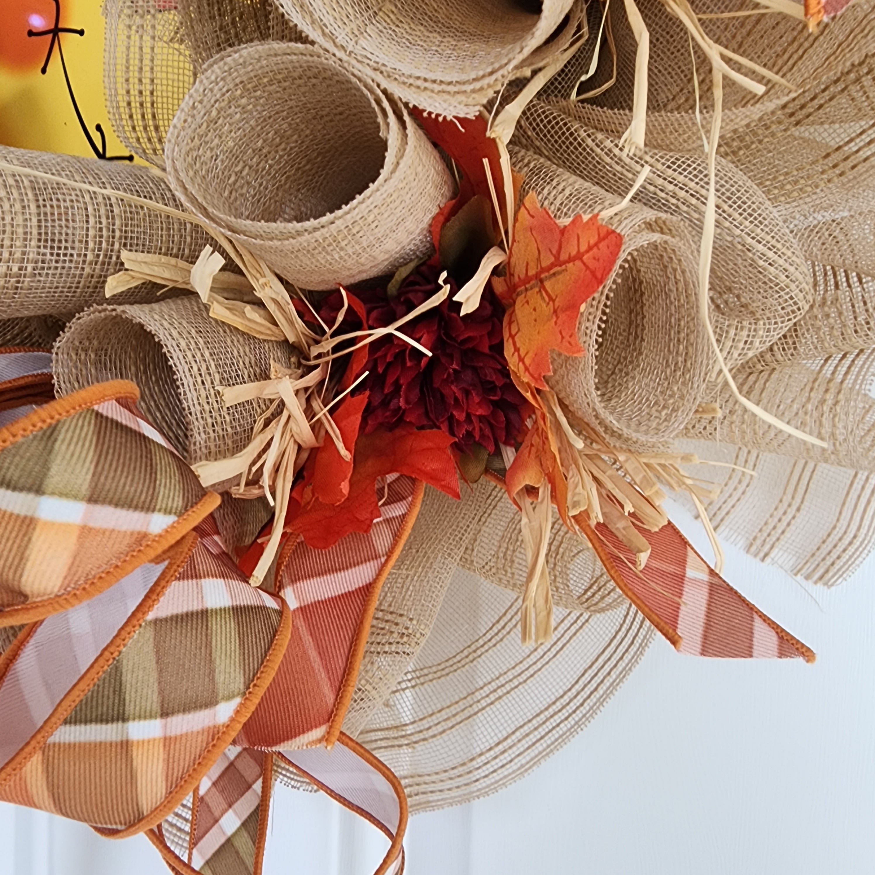 Burlap mesh and plaid ribbon detail