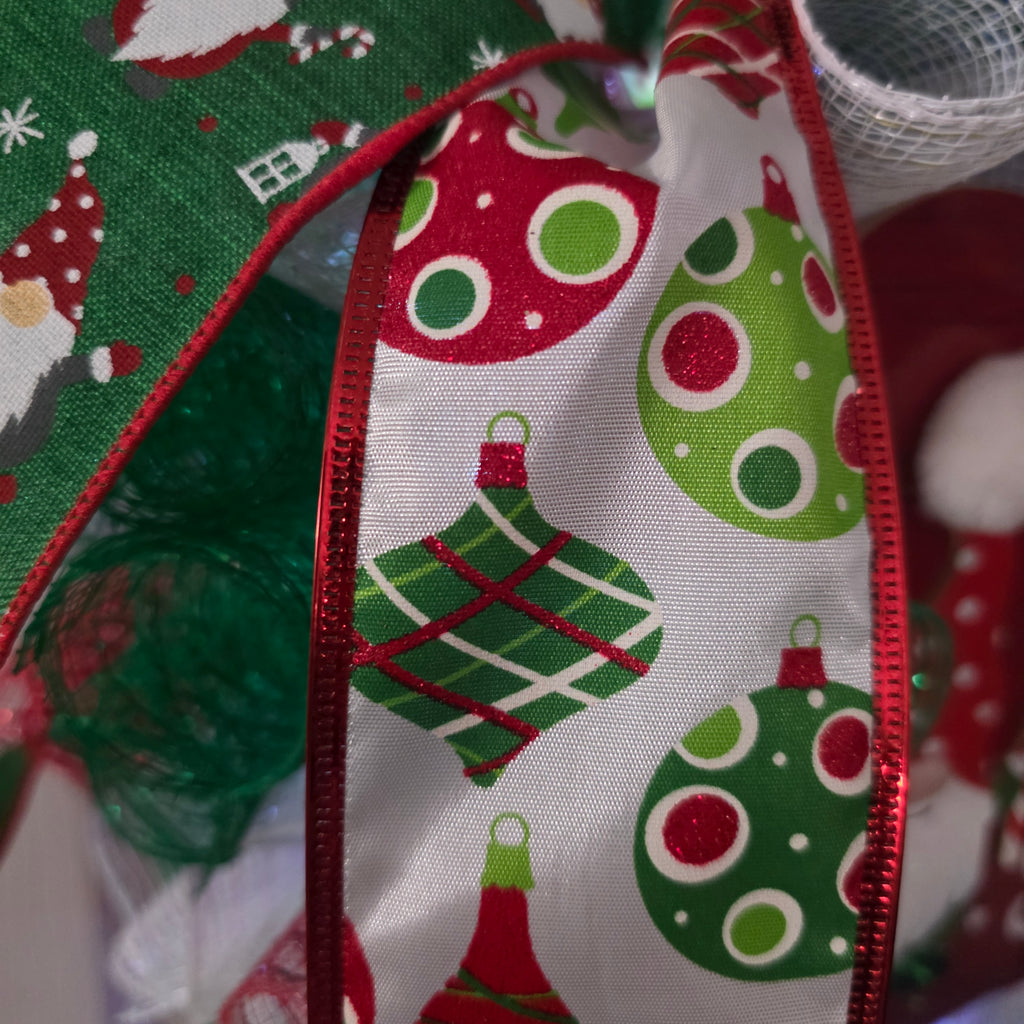 Gnome and ornament ribbon detail