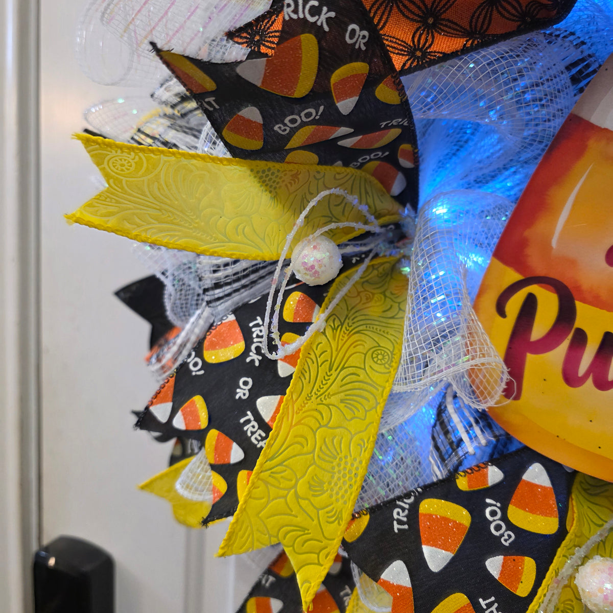 Hey Pumpkin candy corn sign close up detail