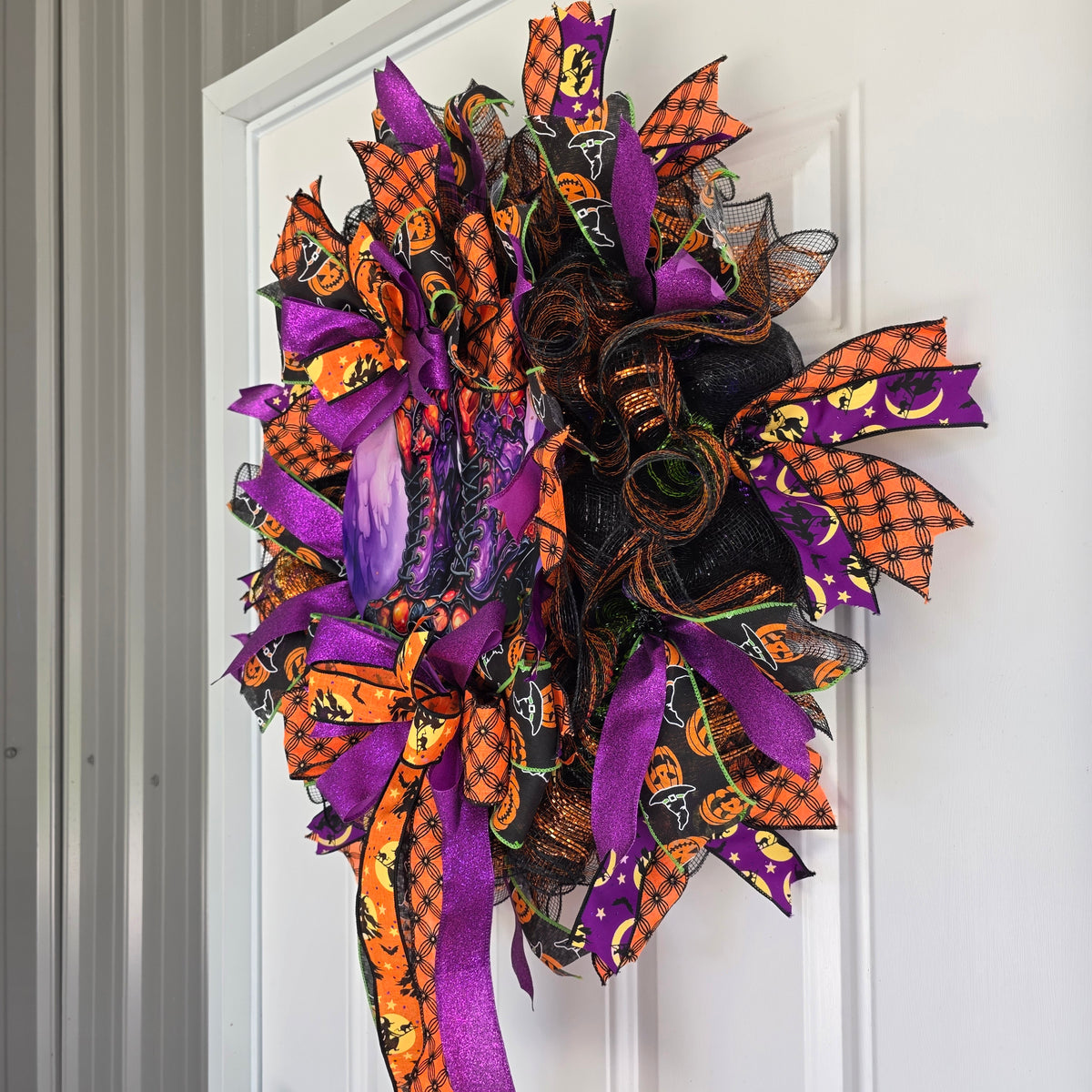 Witch's Boots Halloween Wreath - bow and ribbon detail close up