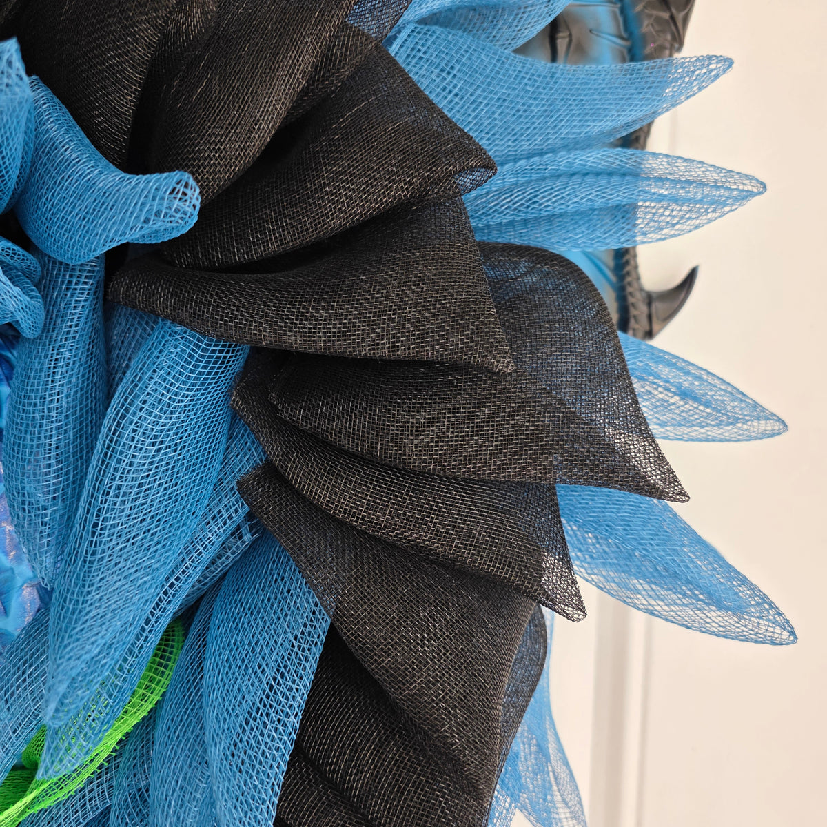 Blue Dragon Wreath with Lighted Flames & Dragon Egg