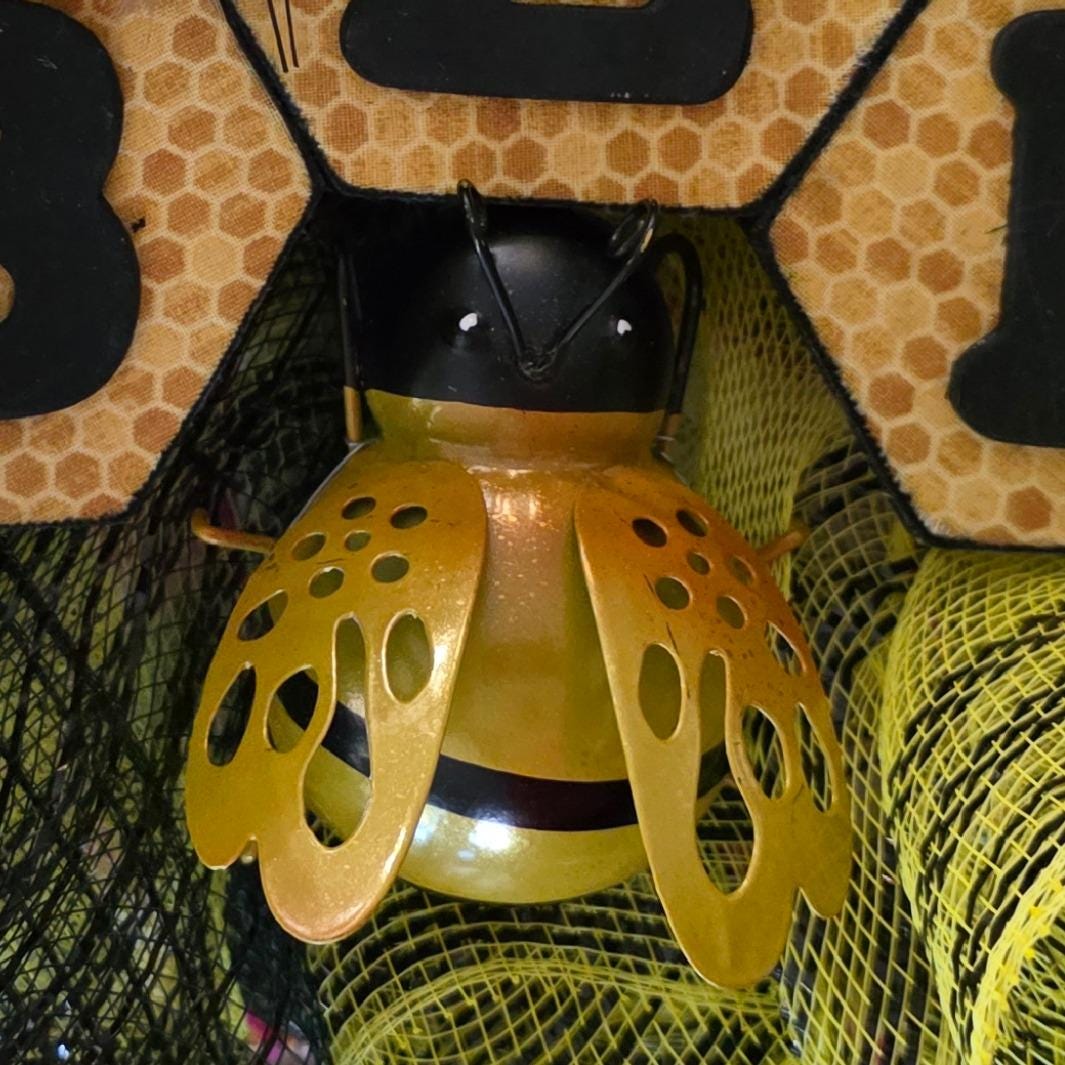 Bee Swag Centerpiece