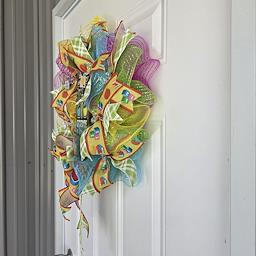 A Moment of Science Please Wreath - bow detail
