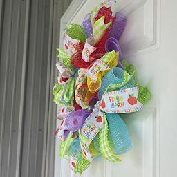 Welcome to the Classroom Play & Learn Wreath - lifestyle view 1