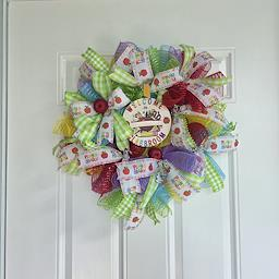 Welcome to the Classroom Play & Learn Wreath - bow detail