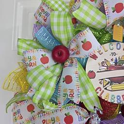 Welcome to the Classroom Play & Learn Wreath - door display angle