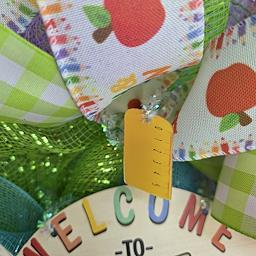 Welcome to the Classroom Play & Learn Wreath - full door display