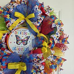 Autism Awareness Wreath - close up mesh layers