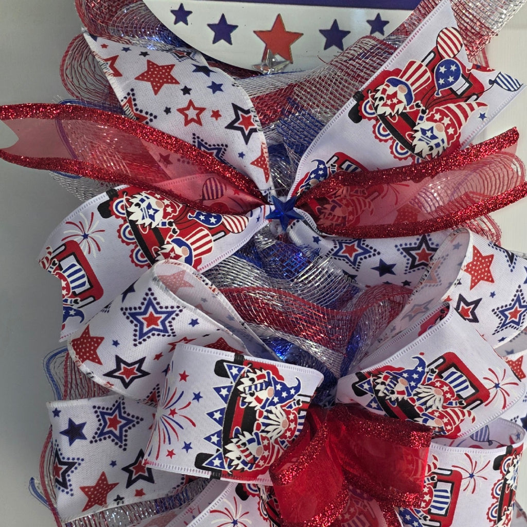 Middle ribbon detail with American flag stripe and gnome print